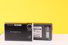 Load image into Gallery viewer, Fujifilm FinePix Z1 5.1MP Super CCD Digital Compact Camera