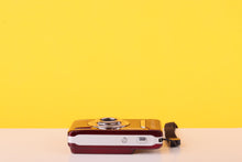 Load image into Gallery viewer, Vivitar ViviCam 7020 7.1MP Digital Compact Camera