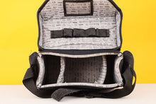 Load image into Gallery viewer, Hama Classic F66 Messenger Camera Bag