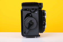 Load image into Gallery viewer, Yashica MAT 124 G Medium Format Film TLR Camera