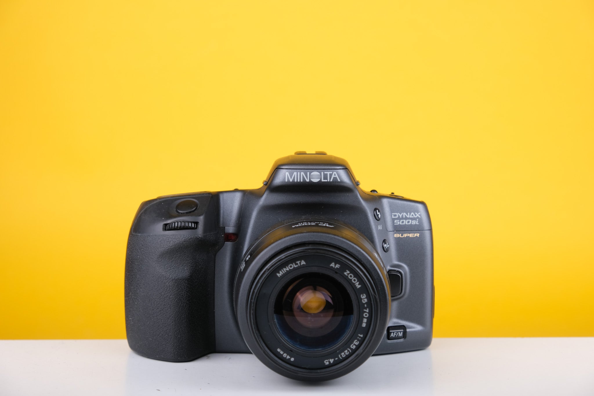 Fotocamera vintage Minolta Dynax 500Si con obiettivo da 35-70 mm Fotocamera vintage Minolta Dynax 500Si con obiettivo da 35-70 mm