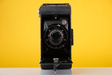 Load image into Gallery viewer, Kodak Six 20 Junior Deluxe 120 Medium Format Film Camera
