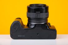 Load image into Gallery viewer, Minolta Dynax 3000i 35mm Film SLR Camera with Sigma Zoom Master 35-70mm f3.5-4.5 Lens