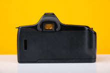 Load image into Gallery viewer, Minolta Dynax 3000i 35mm Film SLR Camera with Sigma Zoom Master 35-70mm f3.5-4.5 Lens