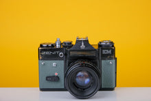 Load image into Gallery viewer, zenit film camera