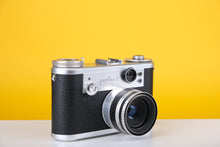 Load image into Gallery viewer, Corfield Periflex 2 35mm film camera with 45mm f3.5 Lens
