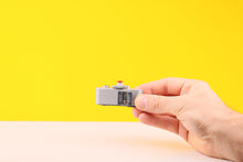 Load image into Gallery viewer, Voigtlander 93/184 Shoe Mount Rangefinder Attachment
