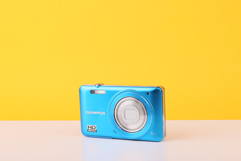 Olympus D-715 Compact Digital Camera – 5x Optical Zoom