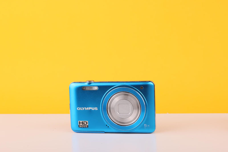 Olympus D-715 Compact Digital Camera – 5x Optical Zoom