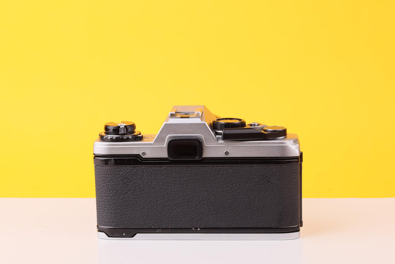 Olympus OM10 35mm Film SLR Camera with Sigma 70–210mm f/4–5.6 Telephoto Zoom Lens