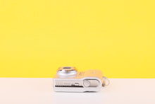 Load image into Gallery viewer, Nikon Coolpix L4 Compact Digital Camera
