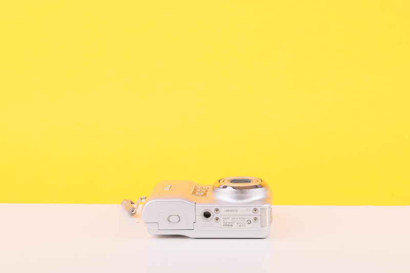 Nikon Coolpix L4 Compact Digital Camera