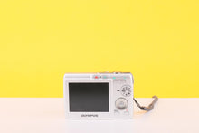 Load image into Gallery viewer, Olympus FE-190 Compact Digital Camera
