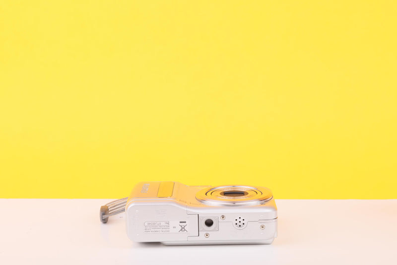 Fujifilm FinePix A850 Compact Digital Camera