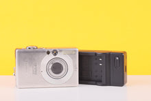 Load image into Gallery viewer, Canon Ixus 40 IS Compact Digital Camera
