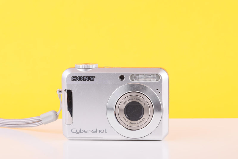 Sony Cyber-shot DSC-S650 Compact Digital Camera