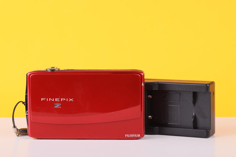 Fujifilm FinePix Z900EXR Compact Digital Camera