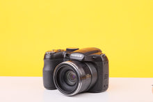 Load image into Gallery viewer, Fujifilm FinePix S1800 Digital Bridge Camera – 12MP CCD – 18x Optical Zoom
