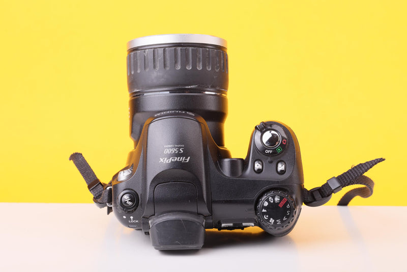 Fujifilm FinePix S5600 Digital Bridge Camera