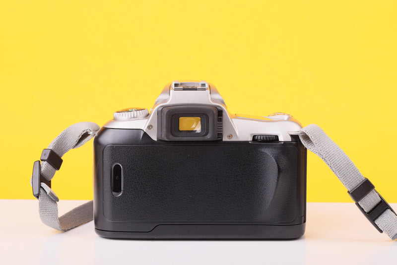 Nikon F55 35mm Film SLR Camera – AF Nikkor 28-100mm Zoom Lens