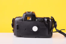 Load image into Gallery viewer, Nikon F-601 35mm Film SLR Camera with Tamron AF 28-100mm Aspherical Zoom Lens
