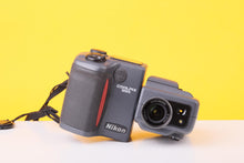 Load image into Gallery viewer, Nikon Coolpix 995 Compact Digital Camera
