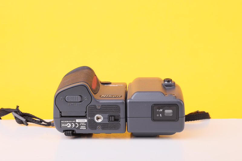 Nikon Coolpix 995 Compact Digital Camera
