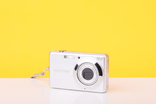 Load image into Gallery viewer, Fujifilm FinePix J30 Compact Digital Camera
