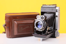 Load image into Gallery viewer, Moskva 5 Vintage 120 6x9 Medium Format Folding Rangefinder Camera with orginal case
