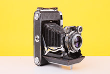 Load image into Gallery viewer, Moskva 5 Vintage 120 6x9 Medium Format Folding Rangefinder Camera with orginal case
