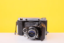 Load image into Gallery viewer, Moskva 5 Vintage 120 6x9 Medium Format Folding Rangefinder Camera with orginal case
