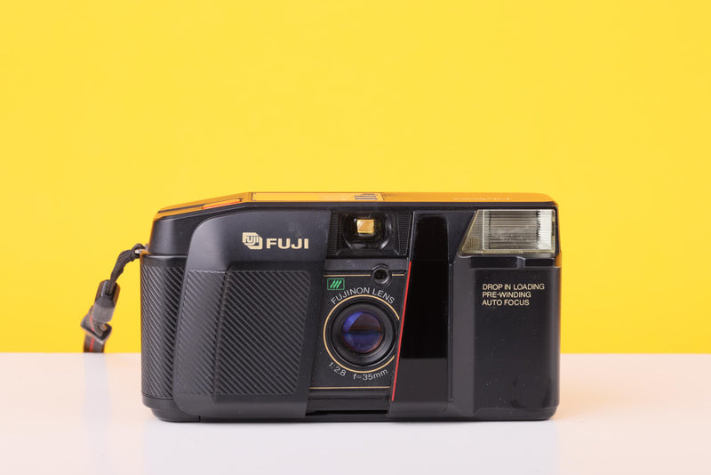 Fujifilm DL-300 35mm Film Point And Shoot Camera – Fujinon 35mm f/2.8 Lens