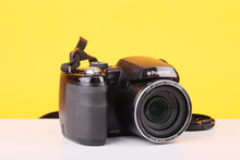 Load image into Gallery viewer, Polaroid iS2132 Digital Bridge Camera – 16MP – 21x Optical Zoom
