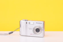 Load image into Gallery viewer, Fujifilm FinePix F470 Compact Digital Camera – 6.0MP CCD – Fujinon 3x Optical Zoom
