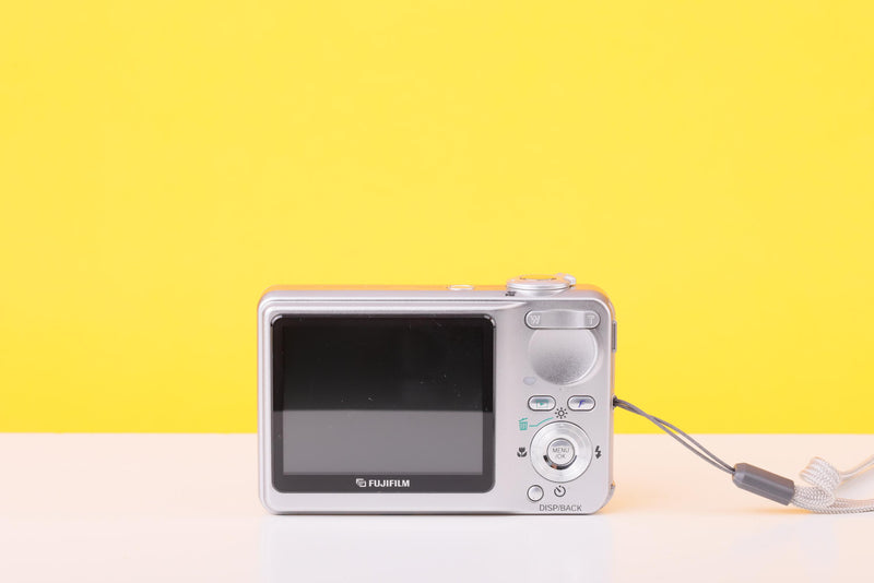 Fujifilm FinePix F470 Compact Digital Camera – 6.0MP CCD – Fujinon 3x Optical Zoom