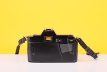 Load image into Gallery viewer, Minolta 5000 AF 35mm Film SLR Camera with Sigma 35–70mm Zoom Lens
