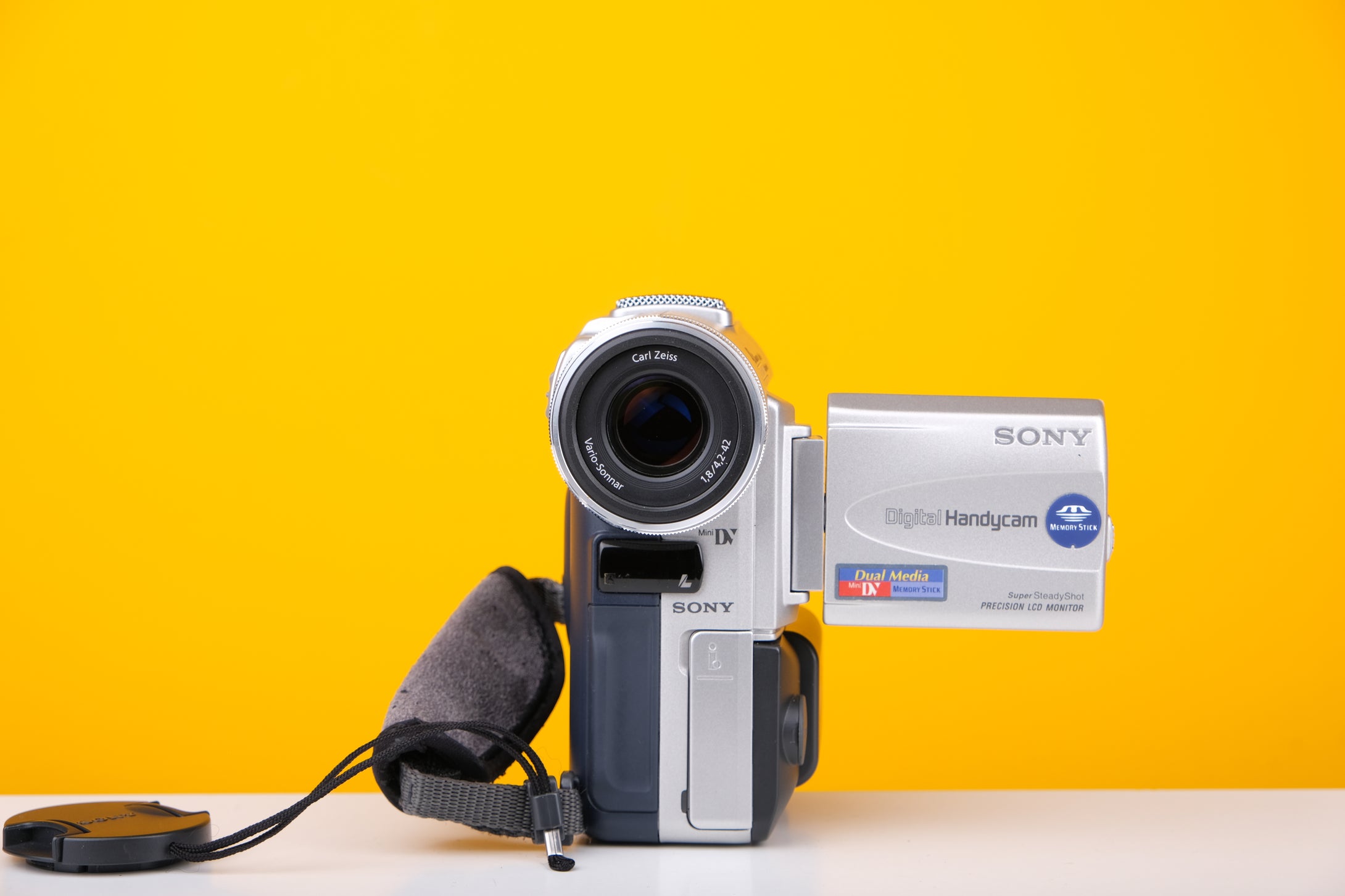 Sony Handycam Mini DV DCR-PC100E