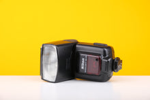 Load image into Gallery viewer, Nikon Speedlight SB-25 Flash With Soft Case

