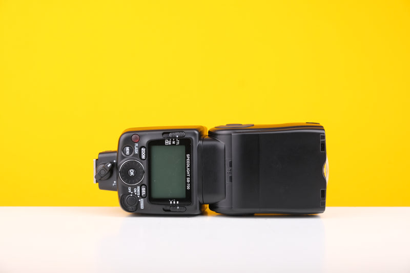 Nikon Speedlight SB-700 Flash Boxed
