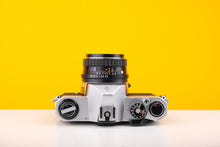 Load image into Gallery viewer, Pentax K1000 35mm Film Camera with SMC Pentax M 28mm f/3.5 Prime Lens

