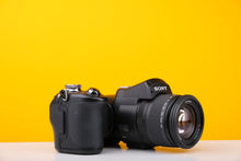 Load image into Gallery viewer, Sony DSCF828 Digicam
