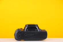 Load image into Gallery viewer, Fuji Discovery 800 Zoom 35mm Point and Shoot Film Camera
