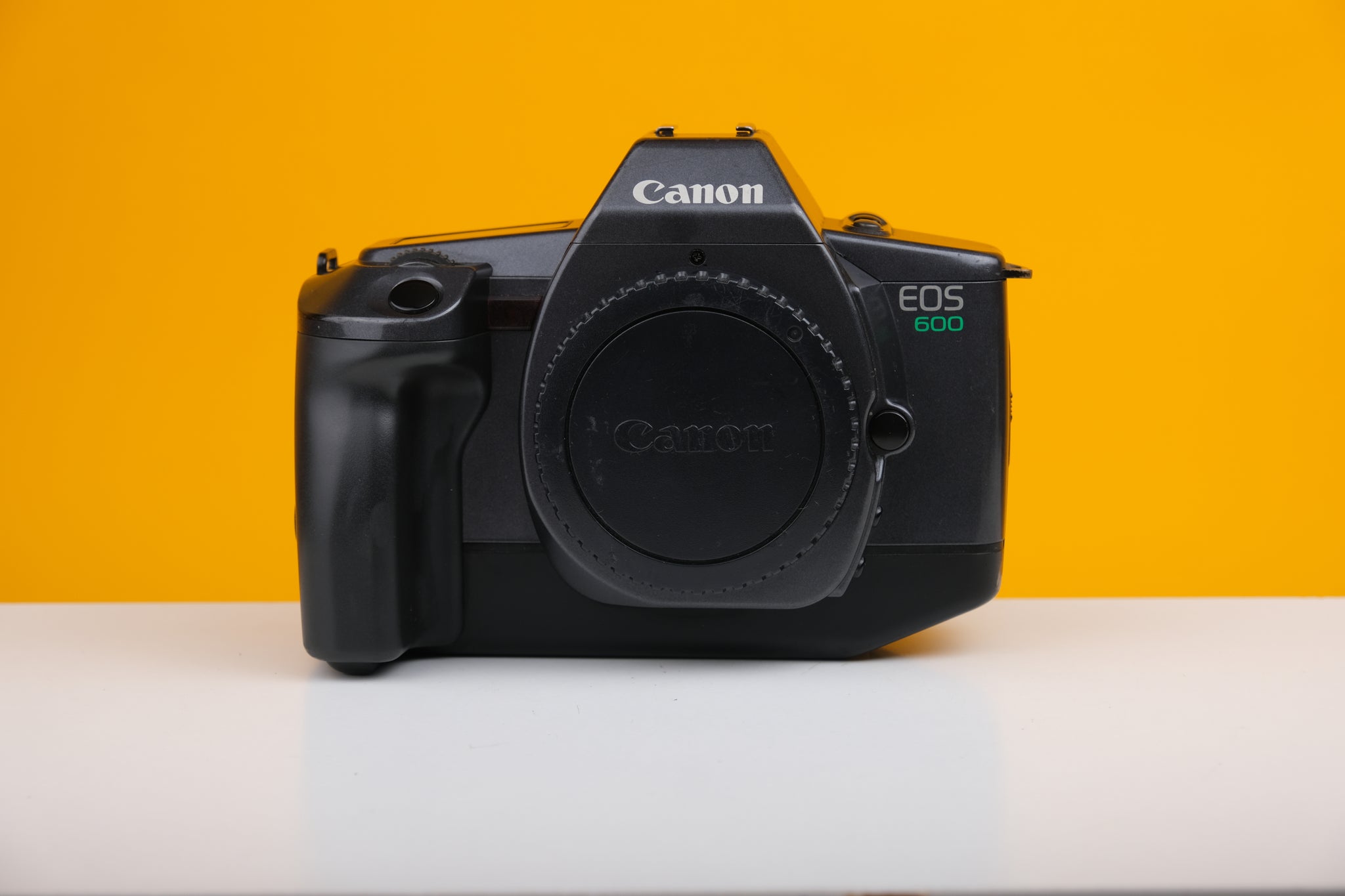 Canon EOS 600 Collection appareils photo anciens par Sylvain Halgand Canon EOS 600 Collection appareils photo anciens par Sylvain Halgand