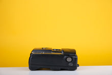 Load image into Gallery viewer, Canon Snappy EL 35mm Point and Shoot Film Camera
