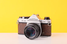 Load image into Gallery viewer, Pentax K1000 SE 35mm Film Camera with SMC Pentax M 50mm f/1.4 Prime Lens
