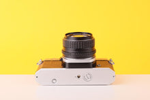 Load image into Gallery viewer, Pentax K1000 SE 35mm Film Camera with SMC Pentax M 50mm f/1.4 Prime Lens
