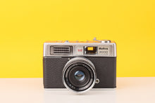 Load image into Gallery viewer, Halina 3000 35mm Viewfinder Film Camera with Halinar 45mm f2.8 F.C. Lens
