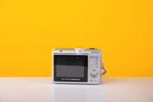 Load image into Gallery viewer, Hitachi HDC-651E Digital Camera
