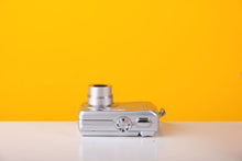 Load image into Gallery viewer, Hitachi HDC-651E Digital Camera
