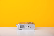 Load image into Gallery viewer, Hitachi HDC-651E Digital Camera
